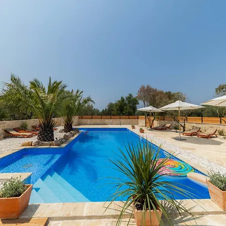 Luxurious Penthouse With A Swimming Pool Near Slanica Id 114