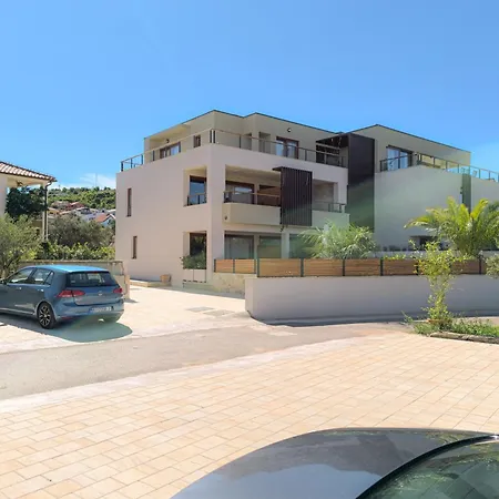 Luxurious Penthouse With A Swimming Pool Near Slanica Id 114 Apartment Murter