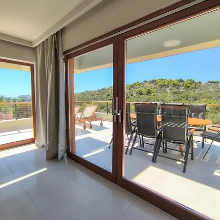 Luxurious Penthouse With A Swimming Pool Near Slanica Id 114 Murter