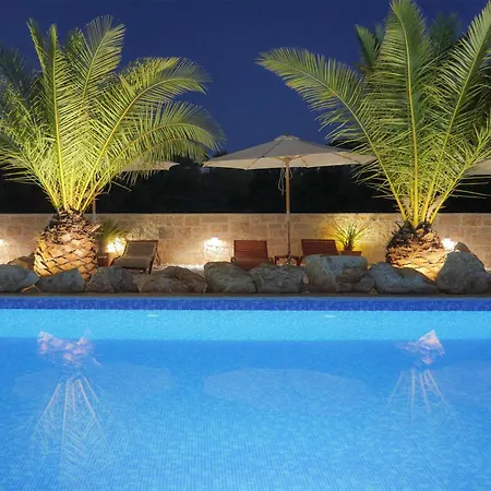 Luxurious Penthouse With A Swimming Pool Near Slanica Id 114 Murter