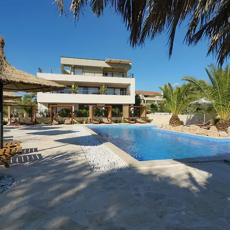 Luxurious Penthouse With A Swimming Pool Near Slanica Id 114 Apartment Murter