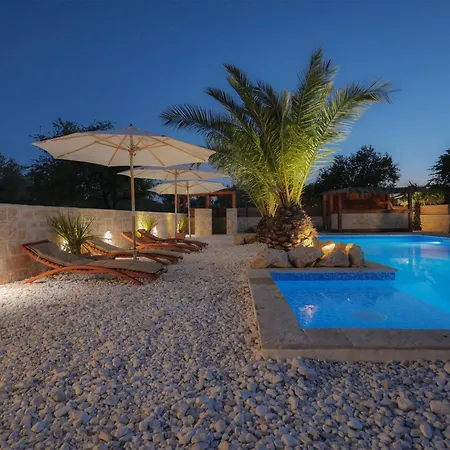 Luxurious Penthouse With A Swimming Pool Near Slanica Id 114 Apartment Murter