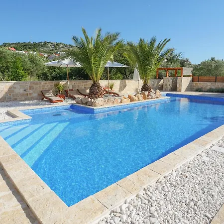 Exceptional Penthouse With Swimming Pool- Location *
