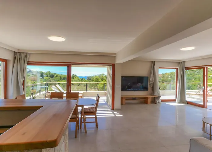 Exceptional Penthouse With Magic Seaview - Location *