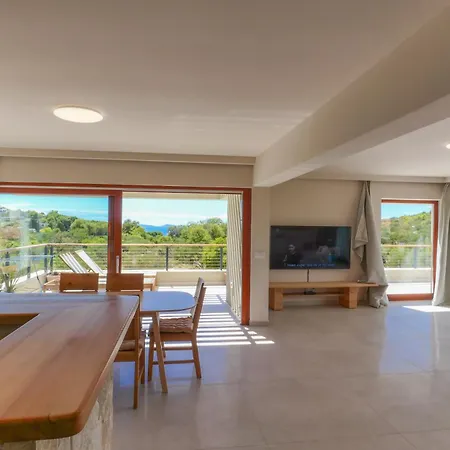 Exceptional Penthouse With Magic Seaview - Location *